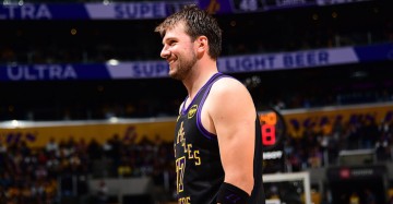 必一运动官网-东契奇单场贡献至少40分10助攻且0失误 成为湖人队史首人|北京|奥斯卡-罗伯特森|克利夫兰骑士队|卢卡-东契奇|洛杉矶湖人队_新浪体育_新浪新闻