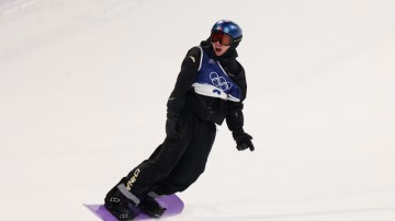 必一运动官方网站-失误后逆转晋级！苏翊鸣采访动容：唯一拼的机会，对得起4年努力